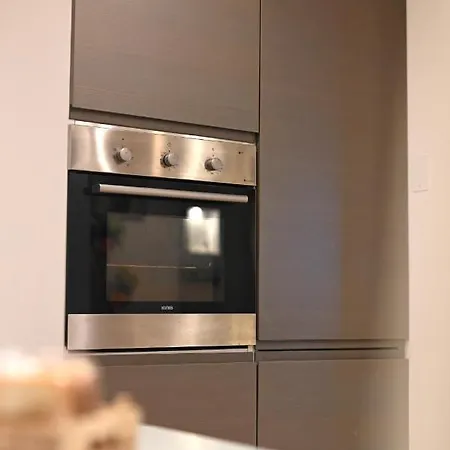 Ely Apartment *