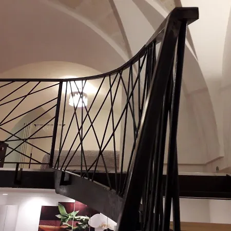 Ely Apartment *
