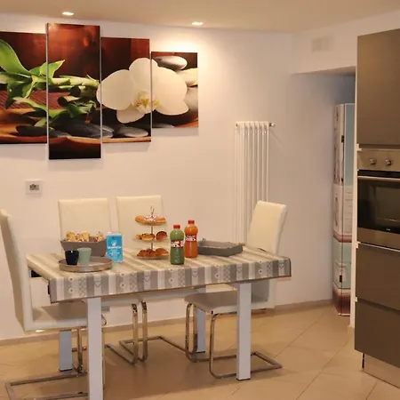 Ely Apartment *